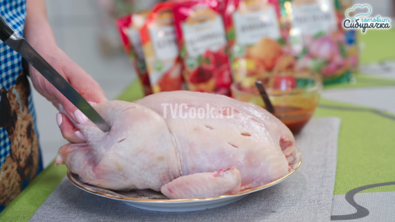 Курица запеченная с картошкой и овощами в духовке