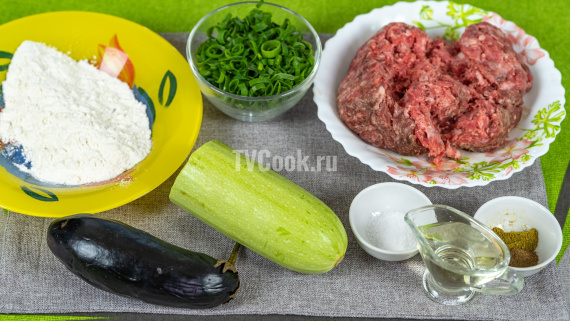 Котлеты из мясного фарша с овощами по-турецки