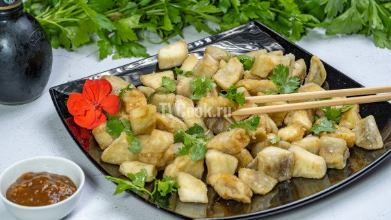 Закуска из обжаренных баклажанов с соусом по-китайски