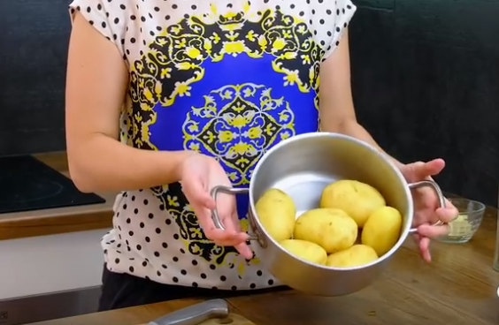 Картофель под ароматной хрустящей корочкой