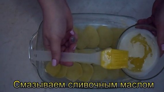 Запечённая картошка со сливочным маслом в духовке