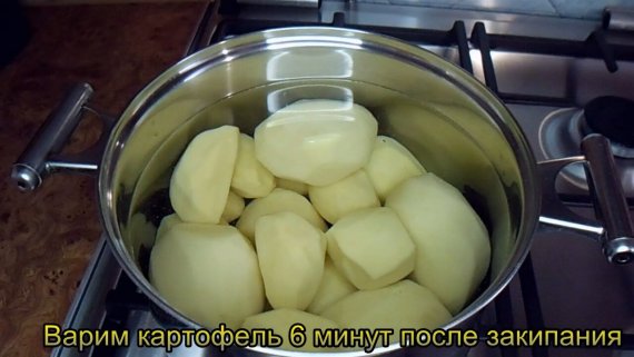 Запечённая картошка со сливочным маслом в духовке