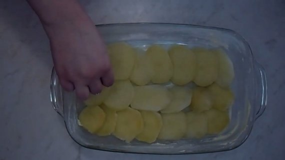 Запечённая картошка со сливочным маслом в духовке