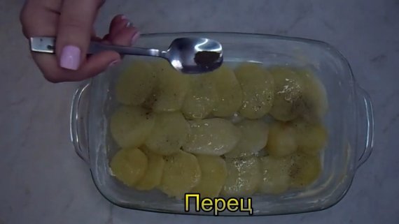 Запечённая картошка со сливочным маслом в духовке