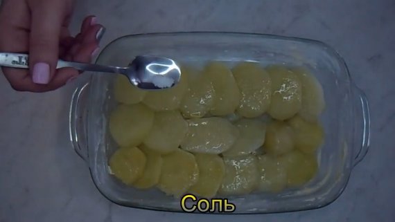 Запечённая картошка со сливочным маслом в духовке
