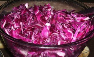 Салат из краснокочанной капусты