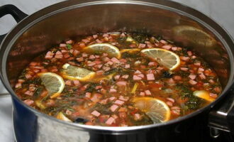 Солянка сборная мясная