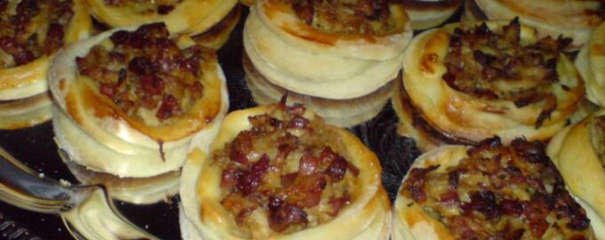 Ватрушки с мясом: традиционный рецепт