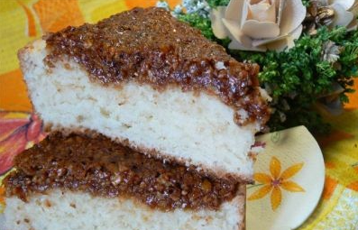 Пирог с медом и орехами