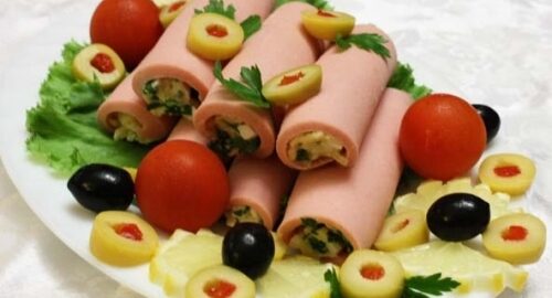 Пикантные рулетики из колбасы