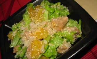 Куриный салат из риса с карри