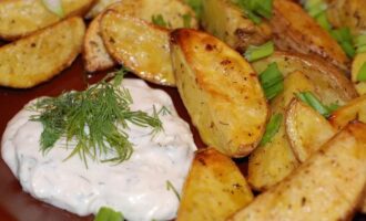 Картошка с чесночным соусом