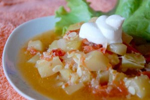 Овощное рагу с зеленью и сметаной