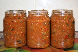 Классическая консервированная баклажанная икра