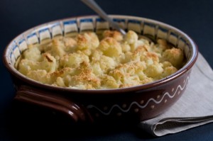 Запеченная цветная капуста под соусом