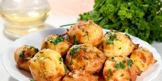Эклеры с сыром и петрушкой