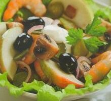 Салат с креветками и грибами