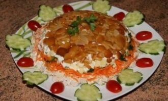 Салат «Лесная полянка»: классический рецепт с курицей и грибами
