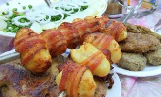 Шашлык из картошки с беконом