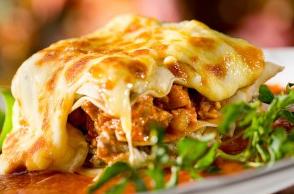 Классическая лазанья с мясным фаршем и соусом бешамель