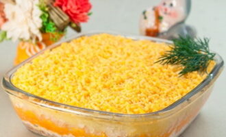 Салат 'Мимоза' с консервированной рыбой: пошаговый рецепт