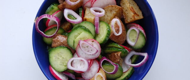 Салат с печёным картофелем: пошаговый рецепт и советы