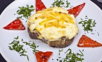 Полный рецепт мяса по-французски с грибами и луком