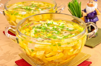 Рецепт легкого куриного супа с яичной лапшой