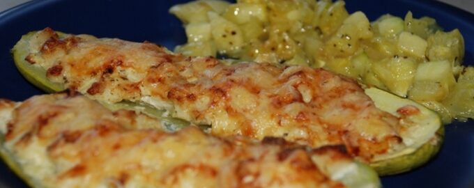 Кабачки фаршированные курицей и сыром