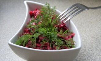 Салат из свеклы с черносливом и сметаной