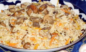 Ароматный плов с грибами