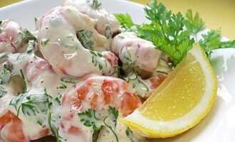 Салат с мандаринами и креветками: оригинальный рецепт