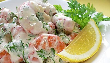 Салат с мандаринами и креветками: оригинальный рецепт