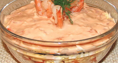 Салат «Розовый фламинго» - рецепт с креветками и особым соусом