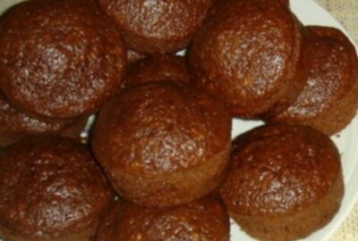 Классические шоколадные кексы с изюмом в алкогольной пропитке