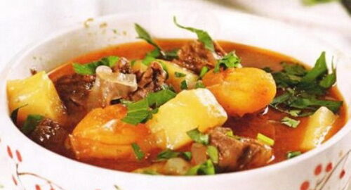 Ароматный суп из говядины с курагой