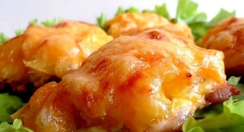 Запеченное куриное филе с ананасами и сыром