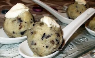 Рецепт Картофельных Кнедликов с Грибами и Молочно-Сметанным Соусом