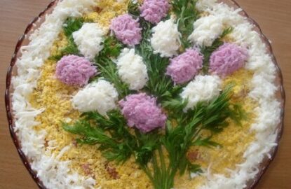 Рецепт салата «Ветка сирени» с рыбными консервами