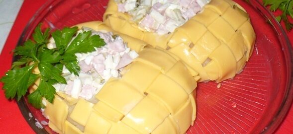 Салат «Лапти» с картофельными лаптями и сырной плетенкой