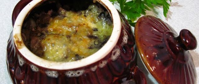 Горшочки с грибами и картошкой