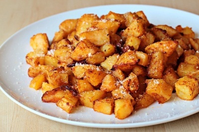 Жареный в духовке картофель с сыром