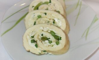 Рулет с сыром и спаржей