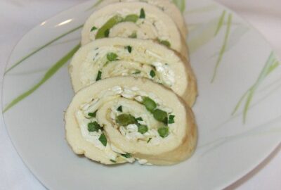Рулет с сыром и спаржей