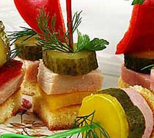 Канапе с бужениной и ветчиной