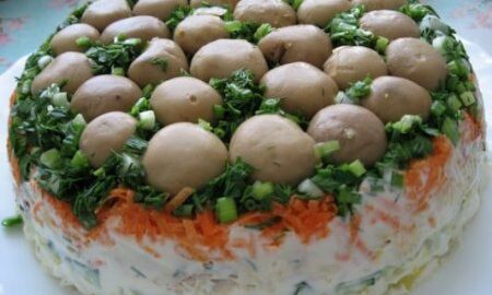 12 рецептов салата «Грибная поляна», которым можно удивить гостей