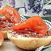 Рецепт бутербродов «Веснушка» с колбасой и сыром