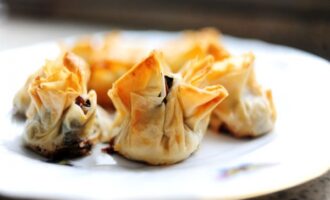 Рецепт конвертиков с грибами и сыром