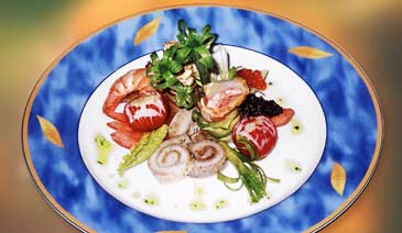 Салат «Морской фристайл» с форелью и креветками