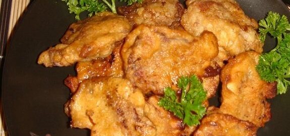 Свинина в кляре с сырным соусом